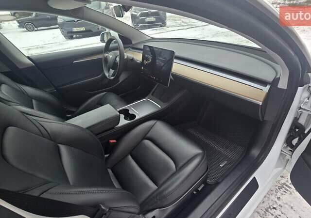 Белый Тесла Модель 3, объемом двигателя 0 л и пробегом 64 тыс. км за 22500 $, фото 15 на Automoto.ua