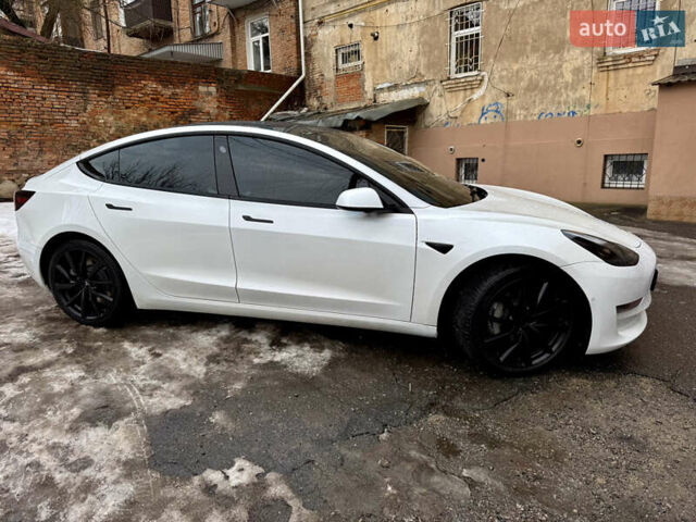 Білий Тесла Модель 3, об'ємом двигуна 0 л та пробігом 64 тис. км за 19900 $, фото 1 на Automoto.ua