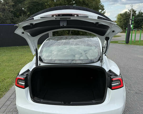 Тесла Модель 3 2021 у Києві на Automoto.ua Білий Тесла Модель 3, об'ємом двигуна 0 л та пробігом 200 тис. км за 16500 $, фото 12 на Automoto.ua