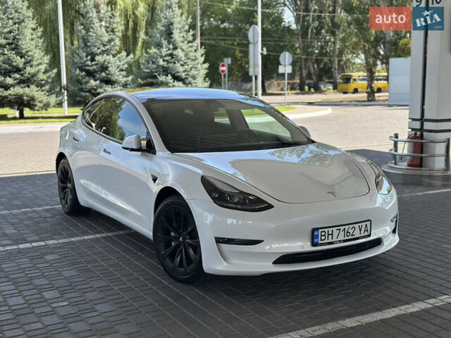 Тесла Модель 3 2021 у Одесі на Automoto.ua Білий Тесла Модель 3, об'ємом двигуна 0 л та пробігом 98 тис. км за 17800 $, фото 2 на Automoto.ua