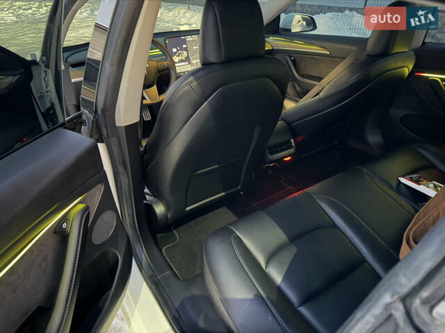 Белый Тесла Модель 3, объемом двигателя 0 л и пробегом 100 тыс. км за 21500 $, фото 7 на Automoto.ua