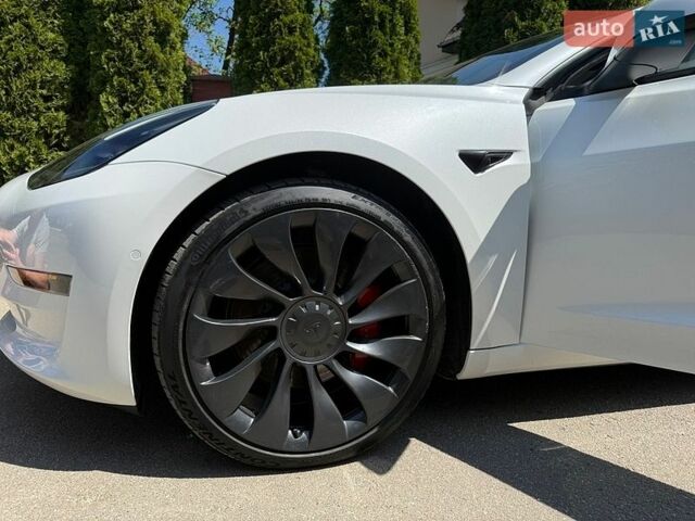 Белый Тесла Модель 3, объемом двигателя 0 л и пробегом 57 тыс. км за 24999 $, фото 13 на Automoto.ua