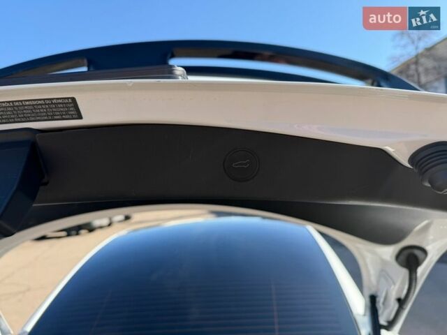 Белый Тесла Модель 3, объемом двигателя 0 л и пробегом 82 тыс. км за 19999 $, фото 12 на Automoto.ua