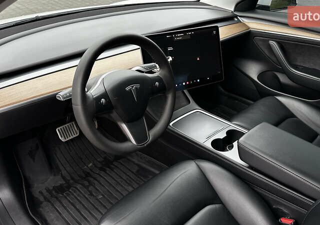 Белый Тесла Модель 3, объемом двигателя 0 л и пробегом 367 тыс. км за 15000 $, фото 6 на Automoto.ua