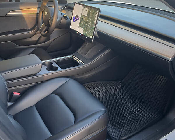 Білий Тесла Модель 3, об'ємом двигуна 0 л та пробігом 69 тис. км за 20000 $, фото 4 на Automoto.ua