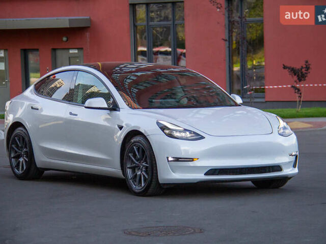 Белый Тесла Модель 3, объемом двигателя 0 л и пробегом 53 тыс. км за 23000 $, фото 4 на Automoto.ua