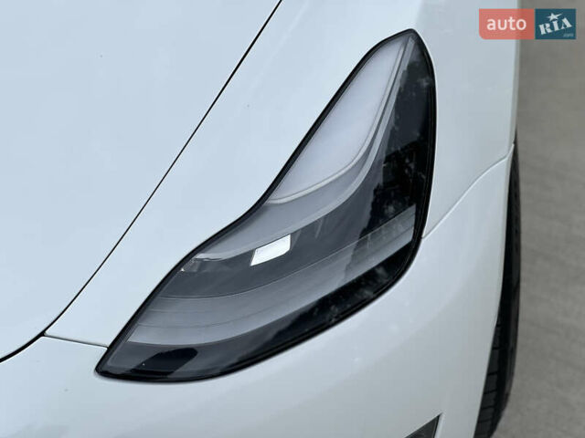 Білий Тесла Модель 3, об'ємом двигуна 0 л та пробігом 107 тис. км за 19999 $, фото 14 на Automoto.ua
