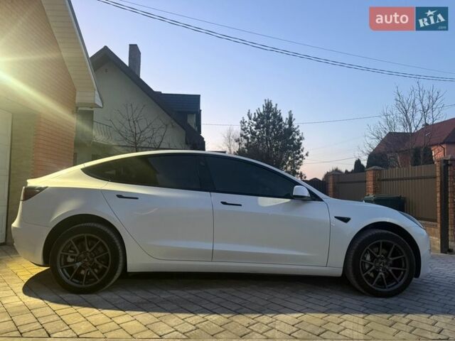 Белый Тесла Модель 3, объемом двигателя 0 л и пробегом 85 тыс. км за 17500 $, фото 4 на Automoto.ua