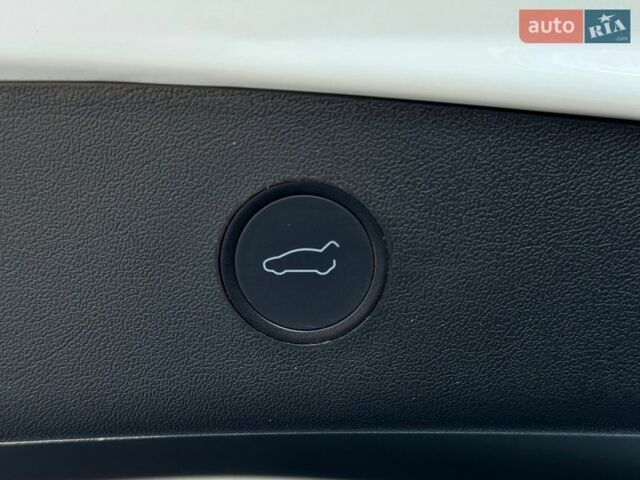 Білий Тесла Модель 3, об'ємом двигуна 0 л та пробігом 185 тис. км за 16500 $, фото 22 на Automoto.ua