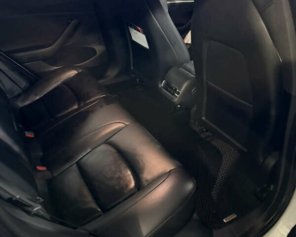 Білий Тесла Модель 3, об'ємом двигуна 0 л та пробігом 64 тис. км за 19900 $, фото 32 на Automoto.ua