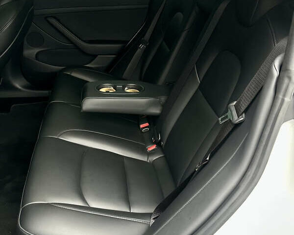 Білий Тесла Модель 3, об'ємом двигуна 0 л та пробігом 67 тис. км за 32500 $, фото 13 на Automoto.ua