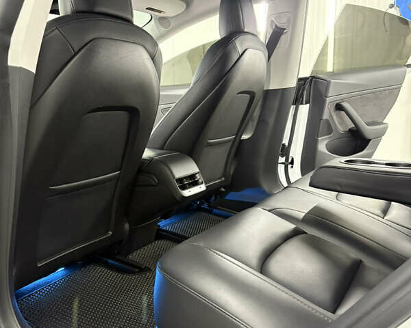 Білий Тесла Модель 3, об'ємом двигуна 0 л та пробігом 113 тис. км за 20200 $, фото 74 на Automoto.ua