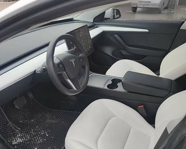 Білий Тесла Модель 3, об'ємом двигуна 0 л та пробігом 106 тис. км за 17000 $, фото 6 на Automoto.ua