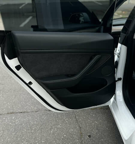 Белый Тесла Модель 3, объемом двигателя 0 л и пробегом 27 тыс. км за 24000 $, фото 15 на Automoto.ua