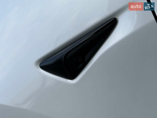 Белый Тесла Модель 3, объемом двигателя 0 л и пробегом 37 тыс. км за 19999 $, фото 84 на Automoto.ua