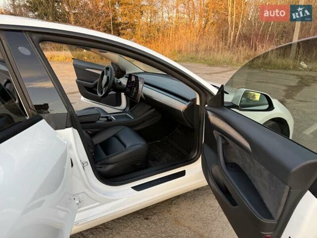 Білий Тесла Модель 3, об'ємом двигуна 0 л та пробігом 88 тис. км за 20950 $, фото 29 на Automoto.ua