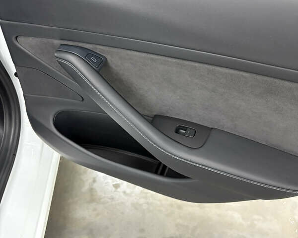 Білий Тесла Модель 3, об'ємом двигуна 0 л та пробігом 113 тис. км за 20200 $, фото 80 на Automoto.ua