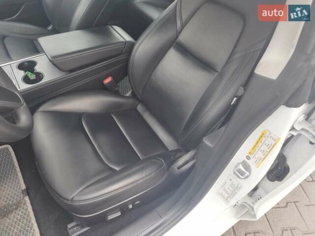 Білий Тесла Модель 3, об'ємом двигуна 0 л та пробігом 79 тис. км за 16200 $, фото 15 на Automoto.ua