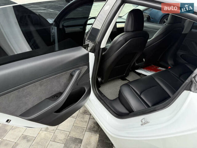 Білий Тесла Модель 3, об'ємом двигуна 0 л та пробігом 126 тис. км за 20000 $, фото 9 на Automoto.ua