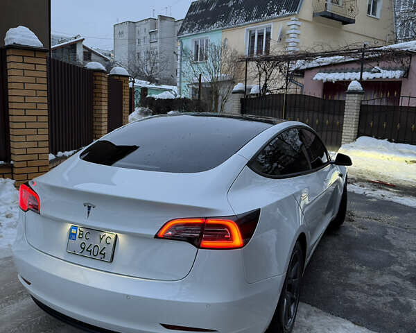 Білий Тесла Модель 3, об'ємом двигуна 0 л та пробігом 131 тис. км за 19000 $, фото 3 на Automoto.ua