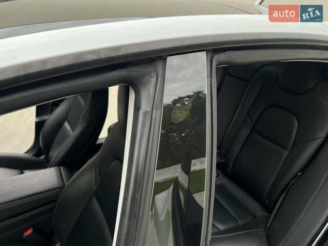 Білий Тесла Модель 3, об'ємом двигуна 0 л та пробігом 107 тис. км за 19999 $, фото 45 на Automoto.ua