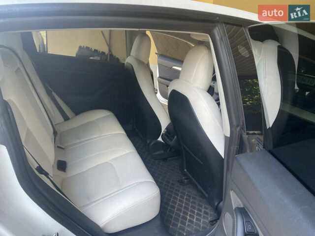 Білий Тесла Модель 3, об'ємом двигуна 0 л та пробігом 44 тис. км за 18500 $, фото 15 на Automoto.ua