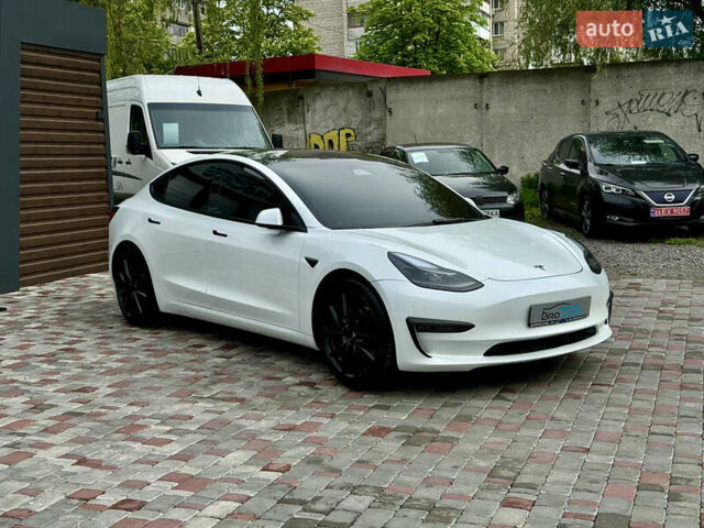 Білий Тесла Модель 3, об'ємом двигуна 0 л та пробігом 61 тис. км за 22700 $, фото 4 на Automoto.ua