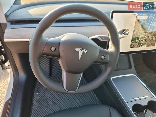 Тесла Модель 3 2021 в Кропивницком (Кировограде) на Automoto.ua Белый Тесла Модель 3, объемом двигателя 0 л и пробегом 20 тыс. км за 29500 $, фото 33 на Automoto.ua