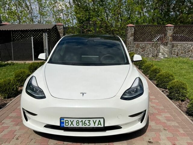 Білий Тесла Модель 3, об'ємом двигуна 0 л та пробігом 56 тис. км за 18000 $, фото 1 на Automoto.ua