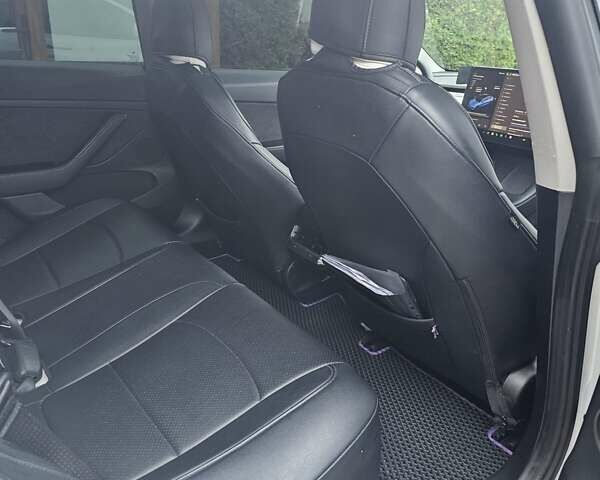 Білий Тесла Модель 3, об'ємом двигуна 0 л та пробігом 60 тис. км за 18950 $, фото 3 на Automoto.ua