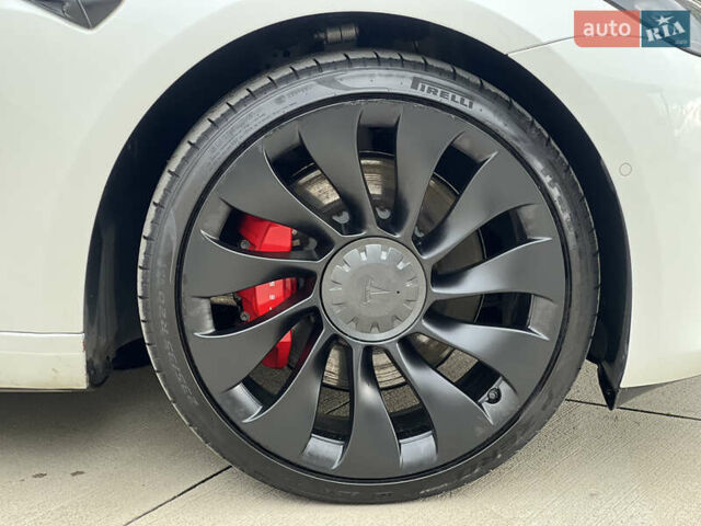 Білий Тесла Модель 3, об'ємом двигуна 0 л та пробігом 107 тис. км за 19999 $, фото 22 на Automoto.ua