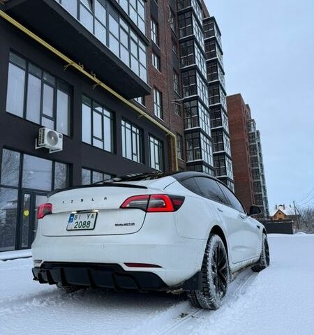 Белый Тесла Модель 3, объемом двигателя 0 л и пробегом 116 тыс. км за 22000 $, фото 1 на Automoto.ua