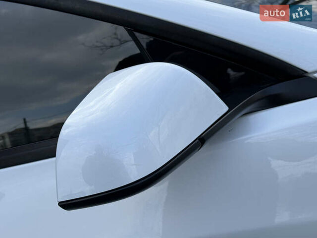 Белый Тесла Модель 3, объемом двигателя 0 л и пробегом 37 тыс. км за 19999 $, фото 98 на Automoto.ua