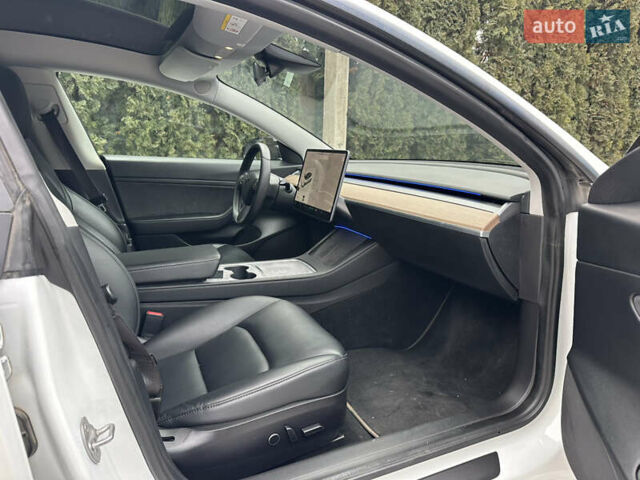 Білий Тесла Модель 3, об'ємом двигуна 0 л та пробігом 181 тис. км за 13500 $, фото 10 на Automoto.ua