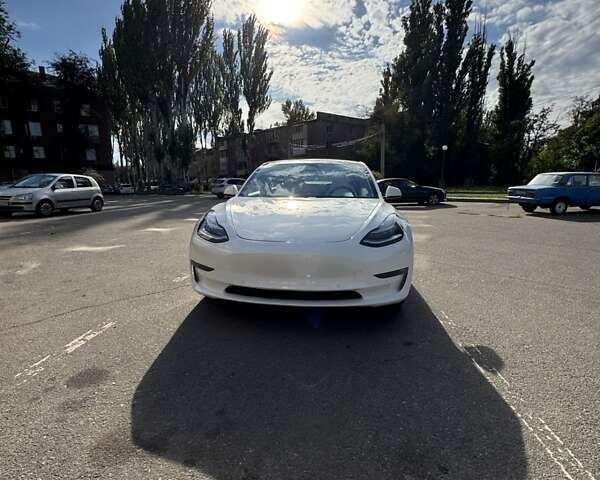 Белый Тесла Модель 3, объемом двигателя 0 л и пробегом 80 тыс. км за 20600 $, фото 29 на Automoto.ua