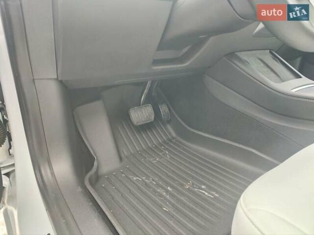 Белый Тесла Модель 3, объемом двигателя 0 л и пробегом 39 тыс. км за 18100 $, фото 22 на Automoto.ua