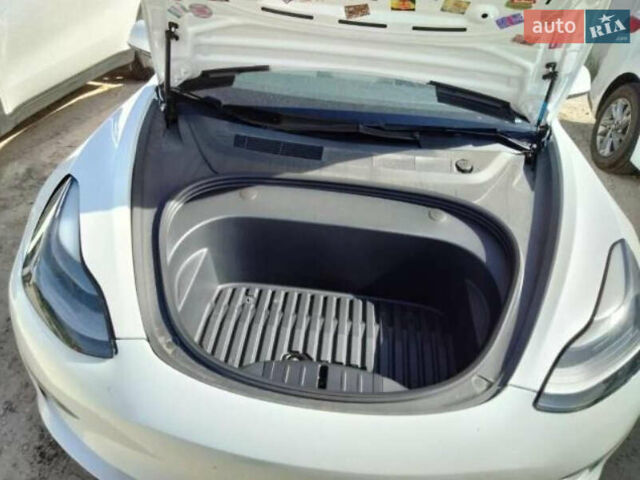 Білий Тесла Модель 3, об'ємом двигуна 0 л та пробігом 85 тис. км за 23999 $, фото 49 на Automoto.ua