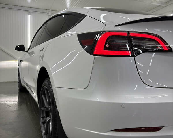 Білий Тесла Модель 3, об'ємом двигуна 0 л та пробігом 113 тис. км за 20200 $, фото 44 на Automoto.ua