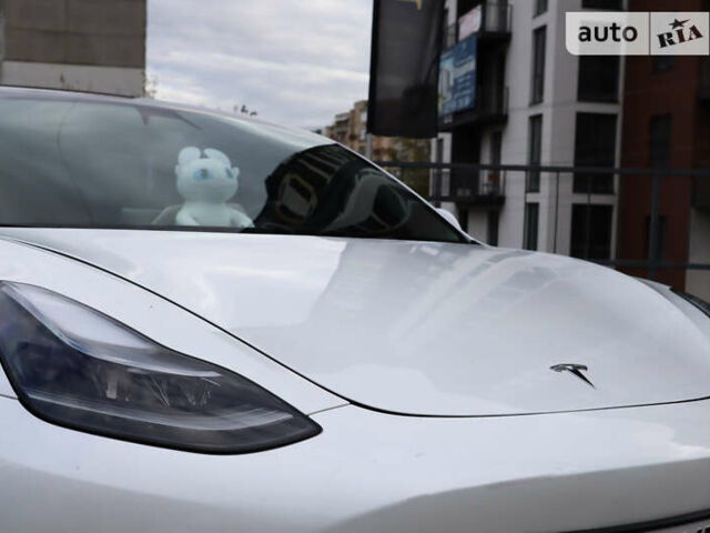 Белый Тесла Модель 3, объемом двигателя 0 л и пробегом 35 тыс. км за 21000 $, фото 50 на Automoto.ua
