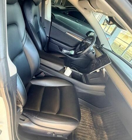 Белый Тесла Модель 3, объемом двигателя 0 л и пробегом 90 тыс. км за 23000 $, фото 8 на Automoto.ua