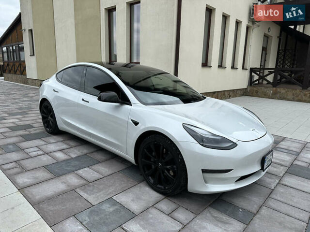 Білий Тесла Модель 3, об'ємом двигуна 0 л та пробігом 46 тис. км за 20700 $, фото 4 на Automoto.ua