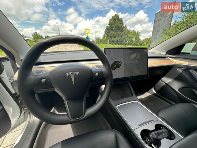 Белый Тесла Модель 3, объемом двигателя 0 л и пробегом 81 тыс. км за 16999 $, фото 13 на Automoto.ua
