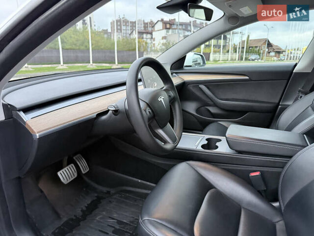 Белый Тесла Модель 3, объемом двигателя 0 л и пробегом 80 тыс. км за 24990 $, фото 31 на Automoto.ua