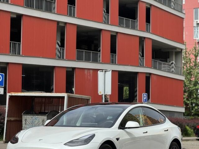 Белый Тесла Модель 3, объемом двигателя 0 л и пробегом 217 тыс. км за 15000 $, фото 2 на Automoto.ua