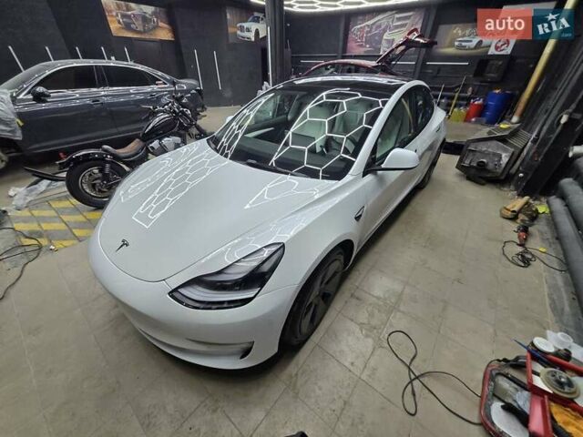 Білий Тесла Модель 3, об'ємом двигуна 0 л та пробігом 84 тис. км за 22500 $, фото 4 на Automoto.ua