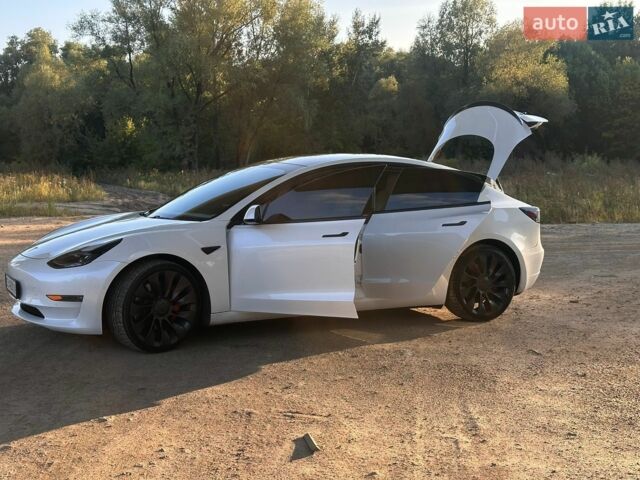 Белый Тесла Модель 3, объемом двигателя 0 л и пробегом 90 тыс. км за 22699 $, фото 11 на Automoto.ua