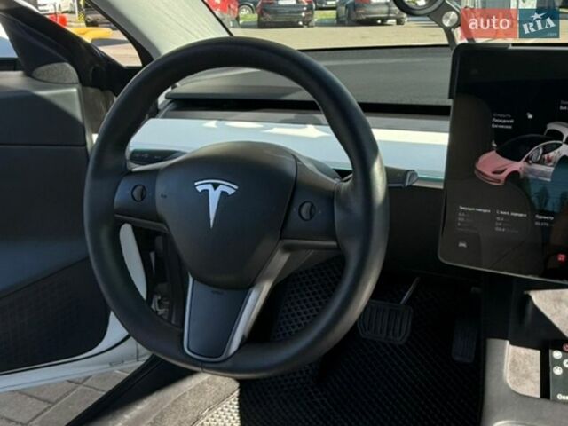 Белый Тесла Модель 3, объемом двигателя 0 л и пробегом 90 тыс. км за 17600 $, фото 5 на Automoto.ua