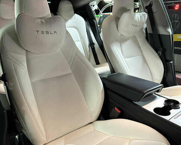 Тесла Модель 3 2021 в Киеве на Automoto.ua Белый Тесла Модель 3, объемом двигателя 0 л и пробегом 54 тыс. км за 21800 $, фото 5 на Automoto.ua