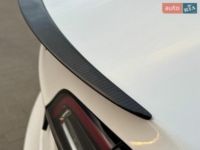 Білий Тесла Модель 3, об'ємом двигуна 0 л та пробігом 62 тис. км за 18500 $, фото 21 на Automoto.ua