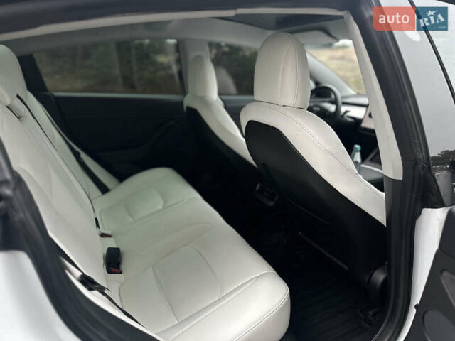 Белый Тесла Модель 3, объемом двигателя 0 л и пробегом 38 тыс. км за 18200 $, фото 25 на Automoto.ua